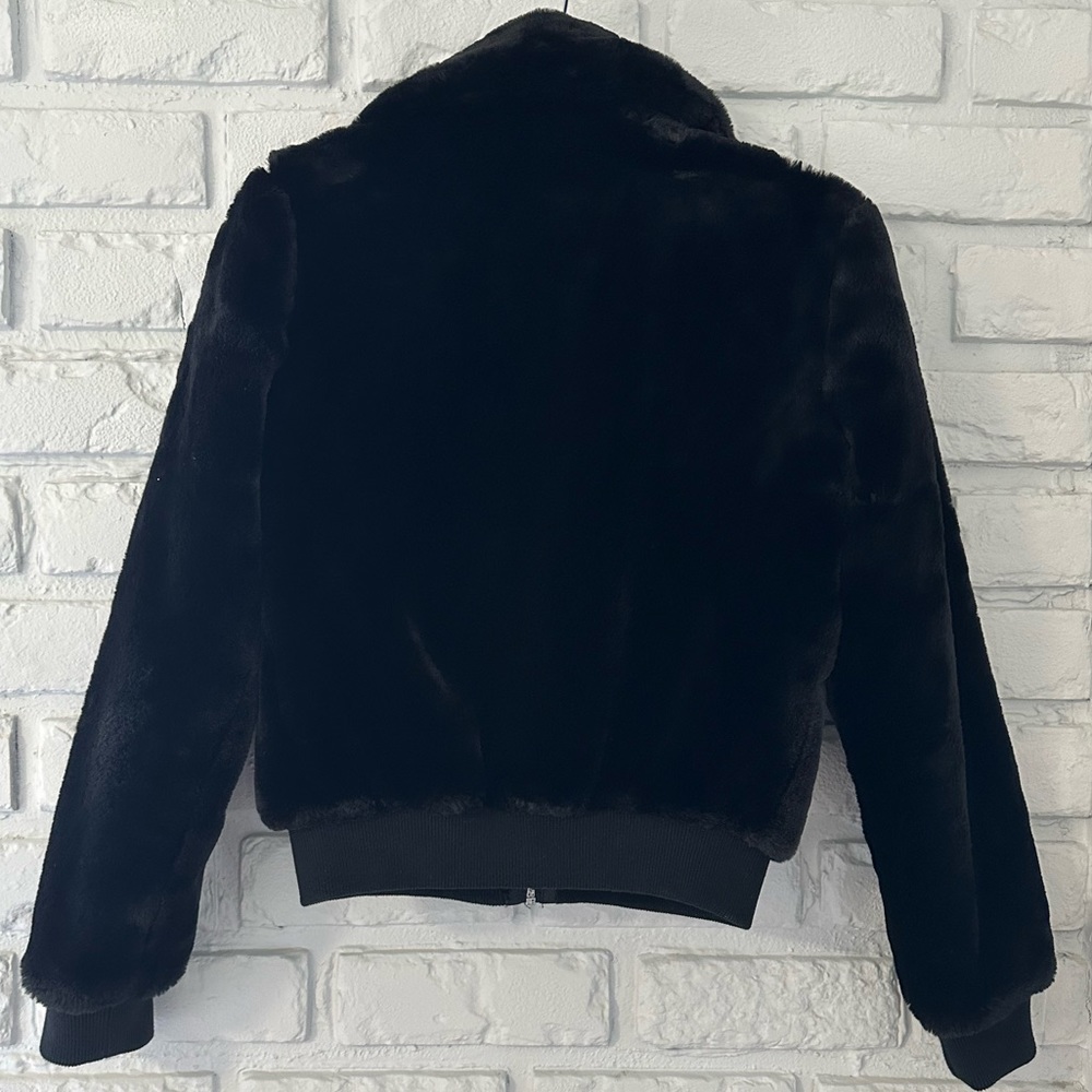 Like New Abercrombie & Fitch Black Faux Fur Bomber Jacket Coat Size XS - Picture 2 of 4